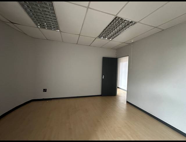129.40M² OFFICE TO LET IN HIGHVELD